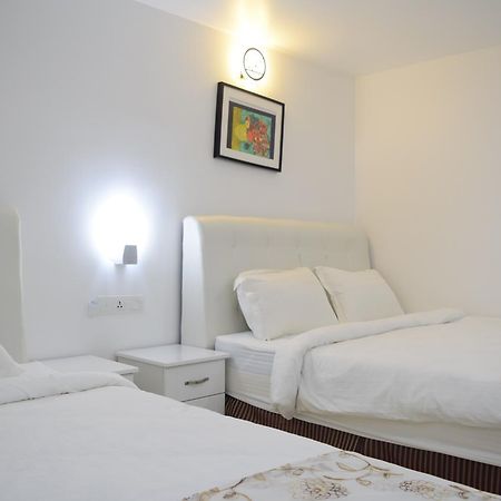 S Rose Hotel Sepang Buitenkant foto